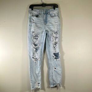 American Eagle mom Jean light wash distressed size 4